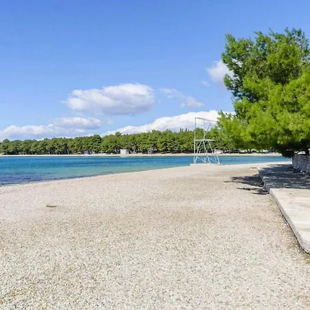 Apartment Fortuna In Pirovac, Close To The Seabeach *