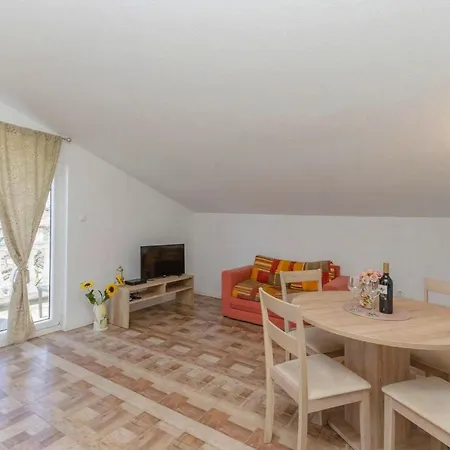 Fortuna In Pirovac, Close To The Seabeach Apartment *